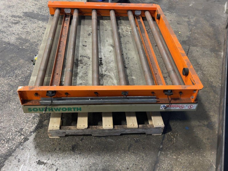 SOUTHWORTH 2000 LBS POWERED ROLLER CONVEYOR LIFT TABLE