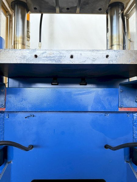 50 TON BP POWER ENGINEEERING FOUR POST HYDRAULIC PRESS (2014). STOCK # 0130425.