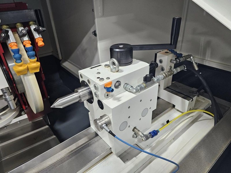 Studer Favorit CNC Cylindrical Grinder, 2021 – Low Hours, Fanuc Control, Tooling