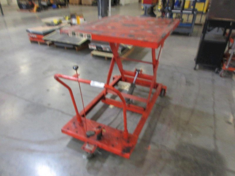 Presto Lever Acuated Lift Cart, 1500 LBS Capacity, 4' x 3" Table, Lifts from 9" to 45"- Auction Item