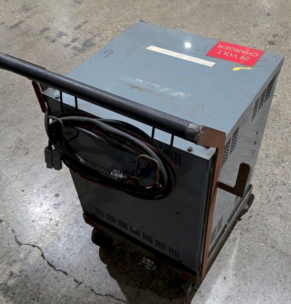 HOBART 540H3-12 12-Cell 24 V Battery Charger USED