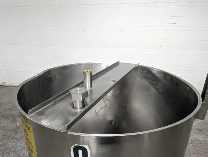 200 GALLON STAINLESS STEEL TANK