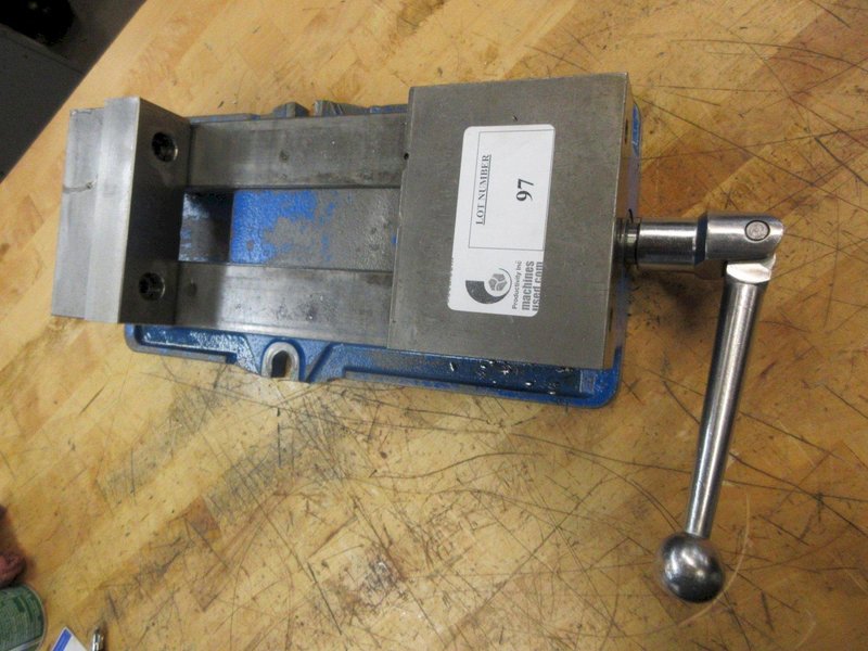 Kurt D675 6&quot; Machine Vise with Handle- Auction Item