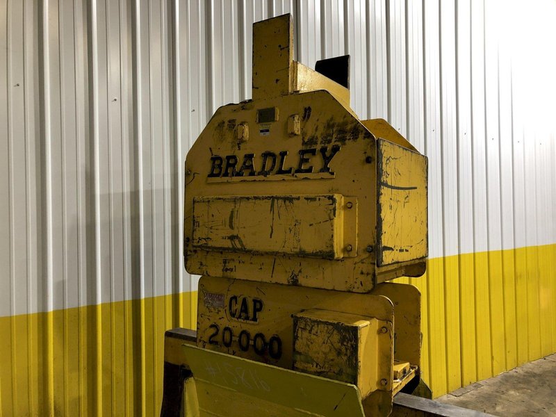 20,000 LB 10 TON BRADLEY MOTORIZED ROTAION COIL GRAB CLAW TYPE LIFT: STOCK #15816