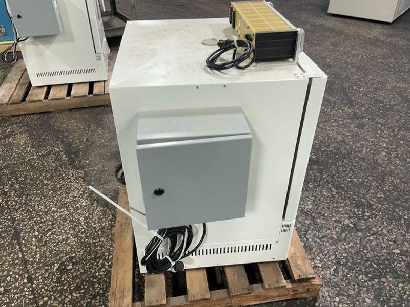Yamato 24” X 20” X 19” Convection Oven - Dkn600
