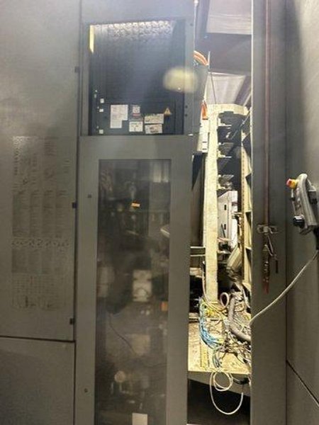 DMG MORI DMC 125 U2 HMC, 2005 – Chip Conveyor, Tool Changer, Filter System, HSK63