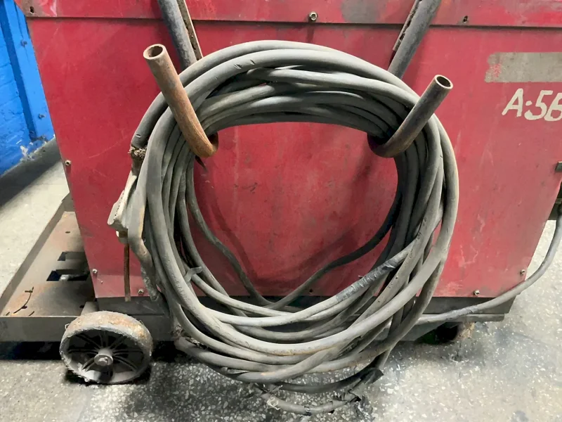 LINCOLN ELECTRIC 600 A WELDER  -  IDEALARC DC-600
