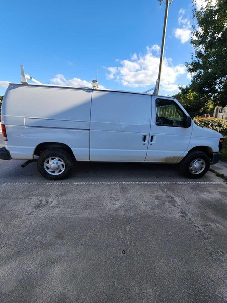 Ford Econoline E-350 Cargo Van, 2013 – 5.4L V8 Commercial Work Van