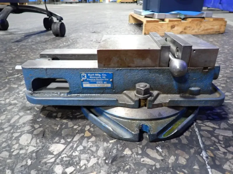 KURT MFG. 6" X 12" VISE  -  D675