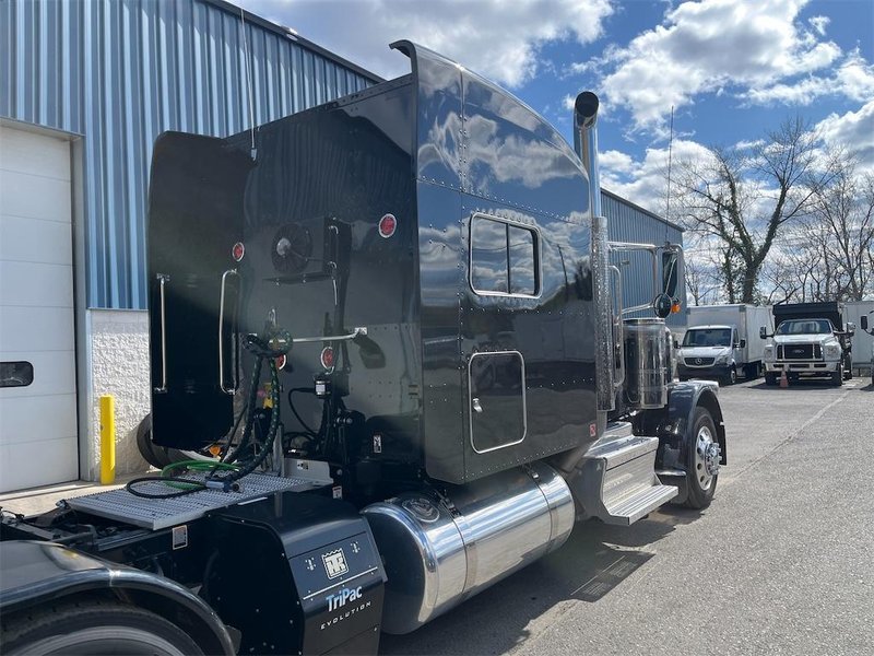 2023 Peterbilt 389 1XPXD49X5PD858396