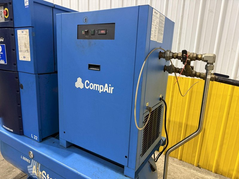 20 HP COMPAIR MODEL #LFR2A ROTARY SCREW AIR COMPRESSOR WITH DRYER: YOBRO #25816