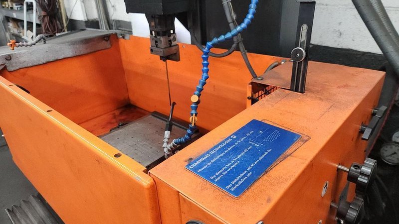 Charmilles Roboform 20A  EDM Ram Sinker, 1999 – Chiller, C-Axis, 16 ATC, 3R Tooling