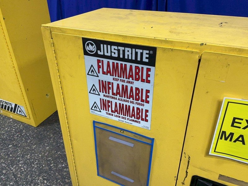 JUSTRITE 30 GALLONS  / 43" X 18" X 45" FLAMMABLE CABINET  -  89300