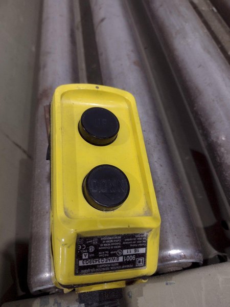 3800 LBS X 60" X 42" SOUTHWORTH MODEL #LS4-36 HYDRAULIC SCISSOR LIFT TABLE WITH ROLLER TOP, 110 VOLT: STOCK #20882