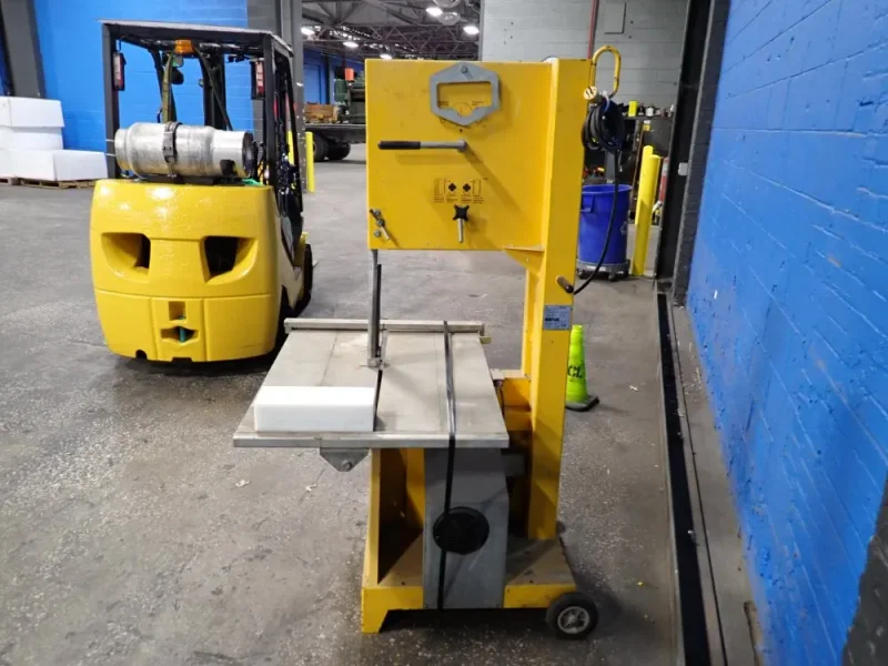 YTONG 19" X 16" VERTICAL BAND SAW  -  MBS-502