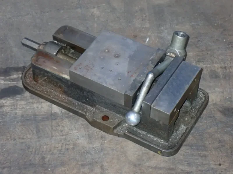 KURT 6" VISE