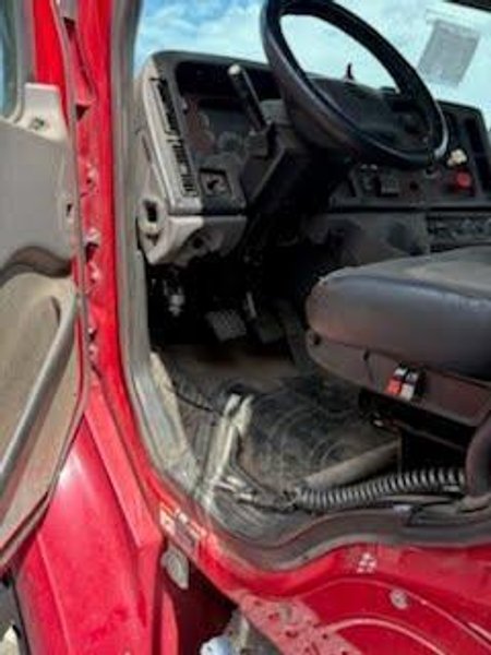 Freightliner Business Class M2 112 Day Cab Truck, 2011 (2)