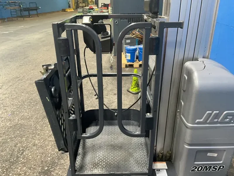 Jlg Industries 400 Lbs Vertical Mast Lift - 20msp