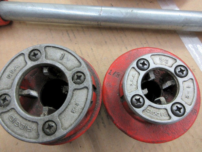 Rigid Large Pipe Cutter and Pipe Threading Ratchet and Dies, 1/2&quot;, 3/4&quot;, 1&quot;- Auction Item