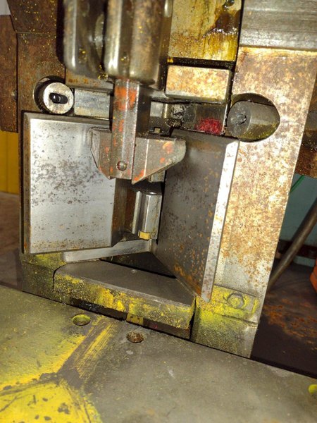 BTM CORPORATION TOG-L-LOC CORNER NOTCHER: YOBRO #25120