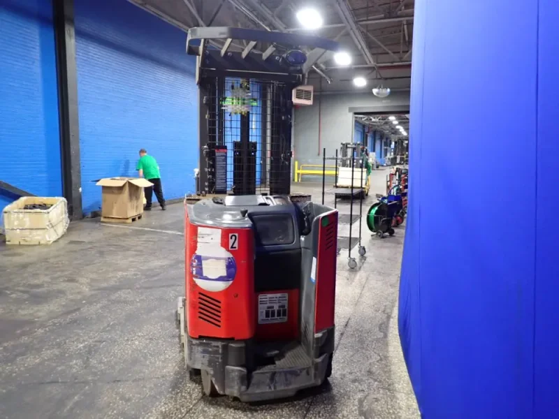 RAYMOND 4500 LBS ELECTRIC STAND UP FORK LIFT  -  EZ R40TT