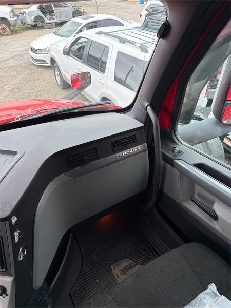 2020 Freightliner Cascadia 1FUJHHDV5LLLC1671