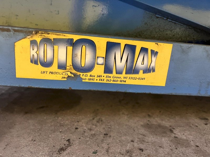 3,000 LBS X 48" X 48" ROTO-MAX HYDRAULIC SCISSOR LIFT TABLE W/ ROTARY LEWCO ROLLER CONVEYOR TOP, 110 VOLT: STOCK #20874