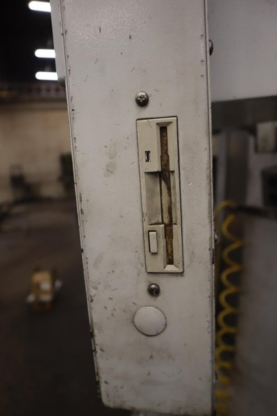 Haas VF-4 CNC Vertical Machining Center, 20 Station Carousel  Tool Changer, 7500 RPM Spindle, Chip Auger, Programmable Coolant- Auction Item