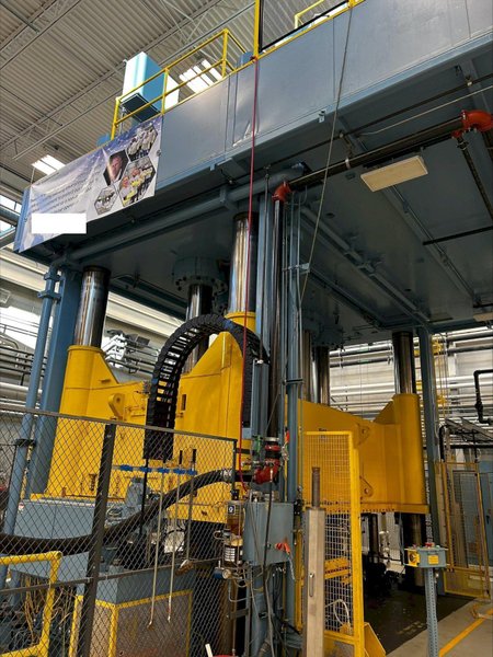 4000 Ton Williams &amp; White Model H-4000 -180-96,Downacting Hydraulic 4 post press.60&quot; stroke, 180&quot; BA(1998)