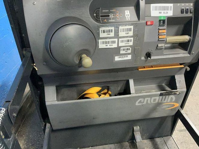 Crown 3000 Lbs Electric Order Picker - Sp3510-30