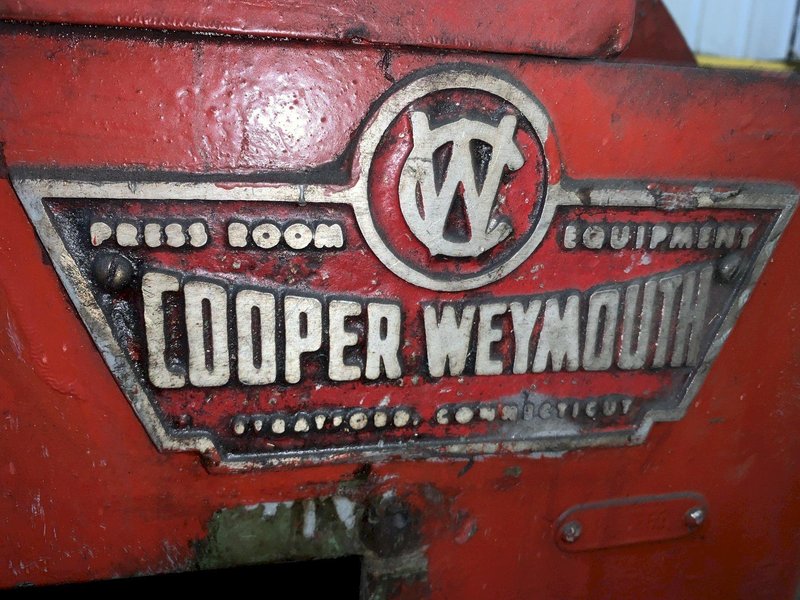 24" WIDE X .125" CWP MODEL #24C 7 ROLL POWERED COIL STRAIGHTENER: STOCK #13904