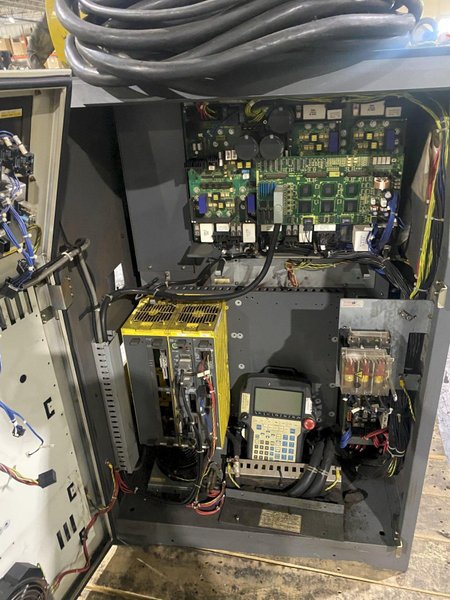 FANUC – R-2000iA/200T w/ R-J3iB Controls PARTS ONLY