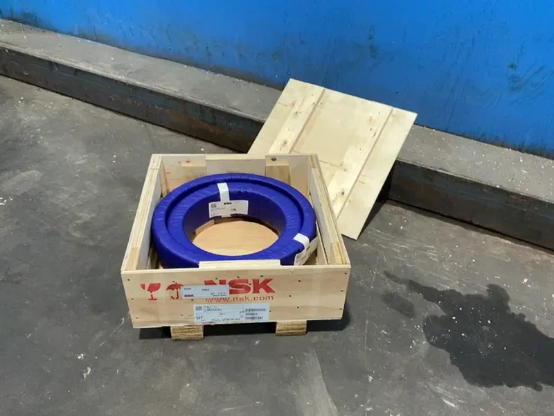 NSK ROLLER BEARING   -  32052
