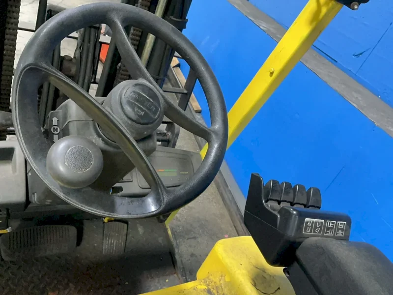 HYSTER 5400 LBS ELECTRIC FORKLIFT  -  E60Z-33