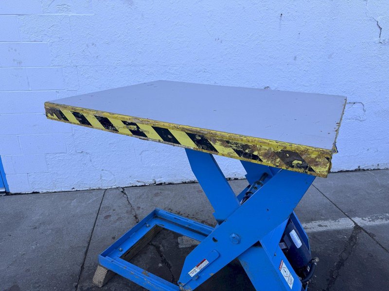 2500 LB LIFT PRODUCTS MAX LIFT HYDRAULIC SCISSOR LIFT TABLE: STOCK #80988