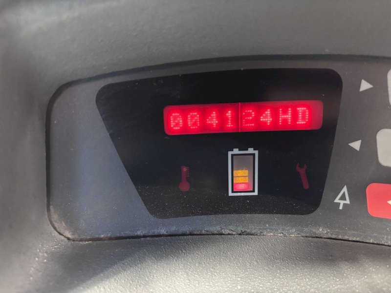 2018 - 5,000 LB. RAYMOND MODEL 425-C50TT STAND-UP ELECTRIC FORKLIFT