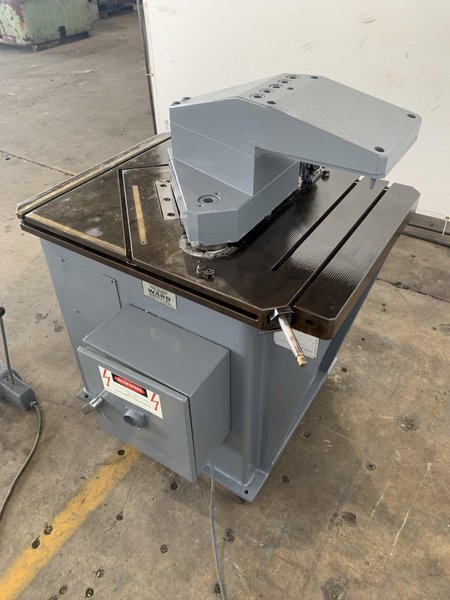 8-7/8&quot; X 8-7/8&quot; X 1/4&quot; BOSCHERT LB15KS6/25 HYDRAULIC NOTCHING MACHINE. STOCK # 0105023