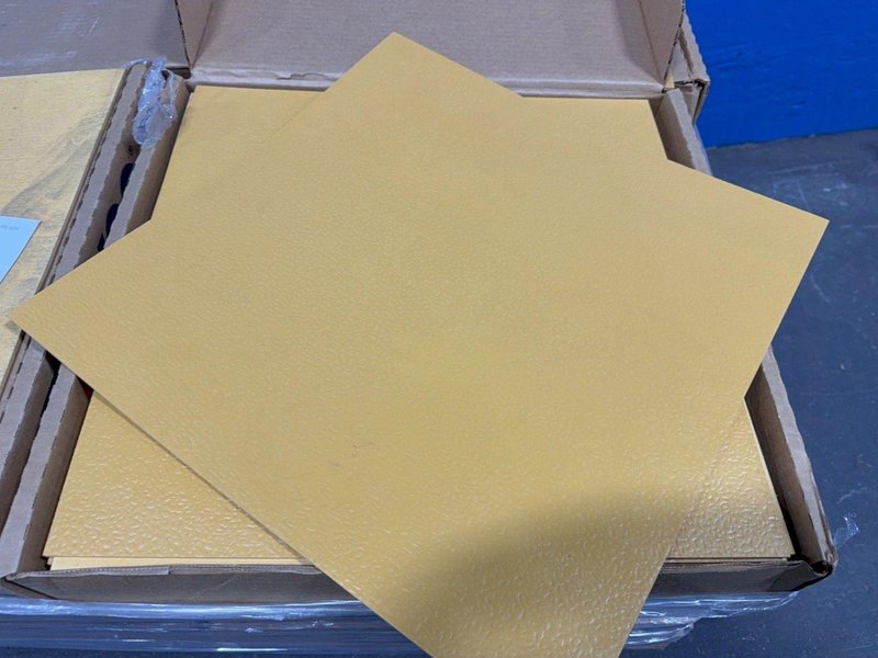 FLEXCO 18”X18”X1/8” FLOOR TILES   -  SE-061