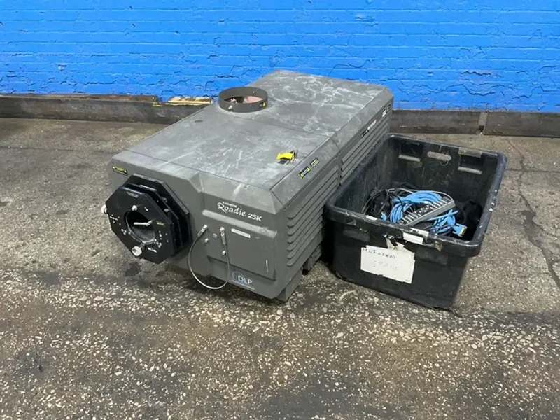 CHRISTIE DIGITAL SYSTEMS LARGE VENUE PROJECTOR   -  38-DCP400-01 ROADIE 25K PROJ HEAD