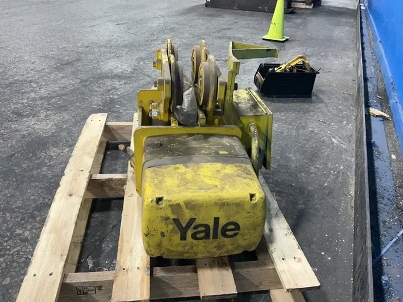 YALE 1 TON HOIST