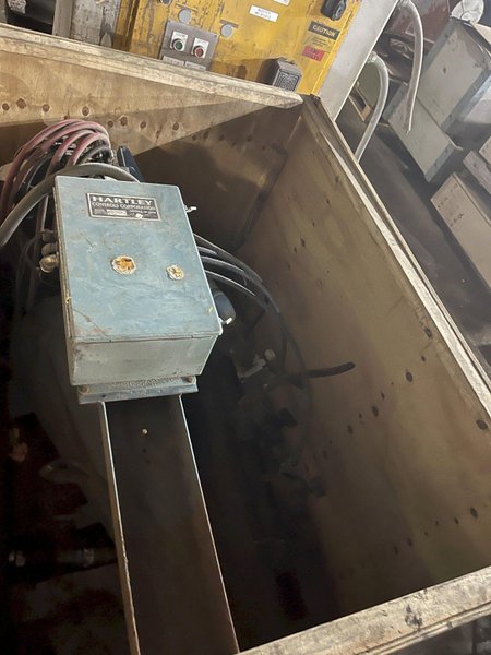 Hartley model B-90-1175-2, 1 Cubic Bond Feeder, S/N 90-442