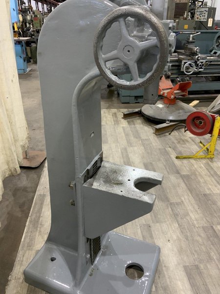 12 TON FAMCO MODEL #5 FLOOR MODEL RATCHET TYPE ARBOR PRESS: STOCK #81246