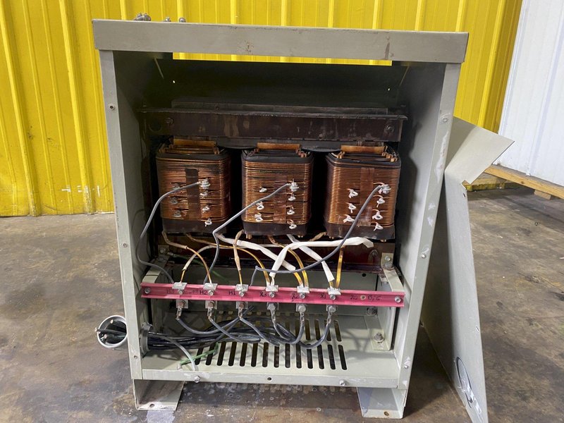 30 KVA GE  480-240 VOLT 3-PHASE ELECTRIC TRANSFORMER: STOCK #19165