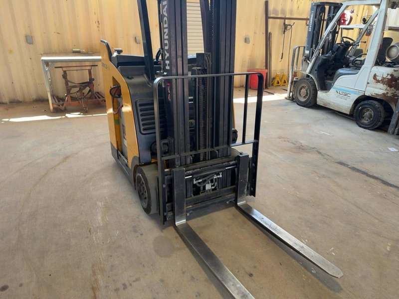 Hyundai 18BCS-9 Forklift, 2015