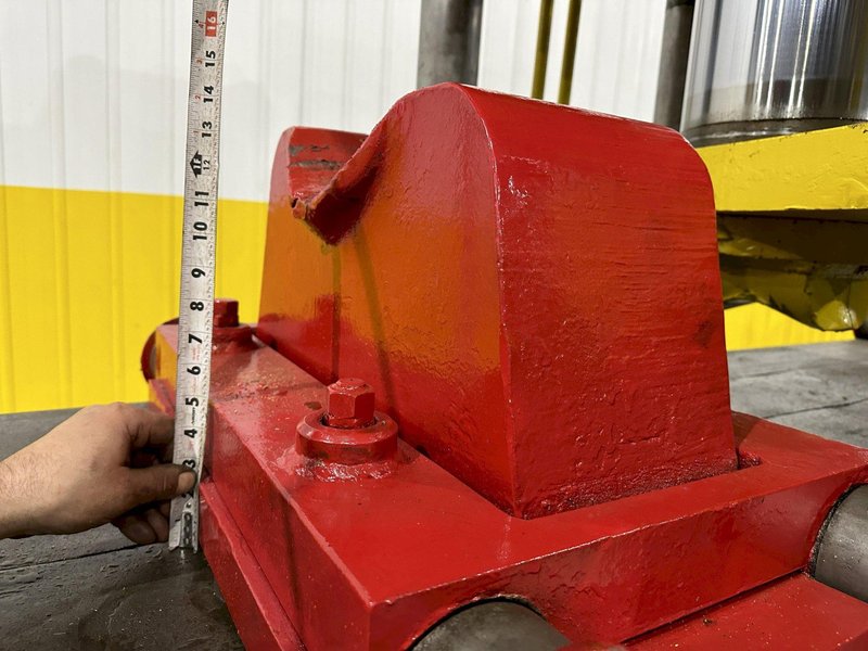 400 TON X 30' DRILCO TRAVELING HEAD HYDRAULIC STRAIGHTENING PRESS: STOCK #24953