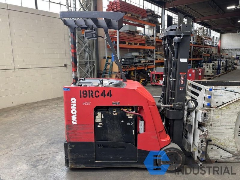 2019 - 5,000 LB. RAYMOND MODEL 425-C50TT STAND-UP ELECTRIC FORKLIFT