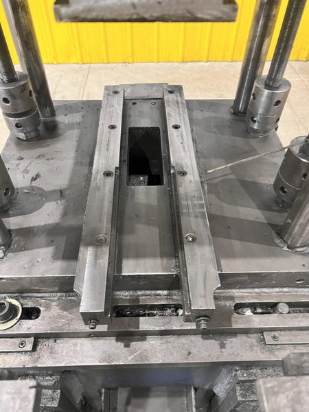 7 TON AIRAM PNEUMATIC AIR CUT OFF PRESS: STOCK #21100