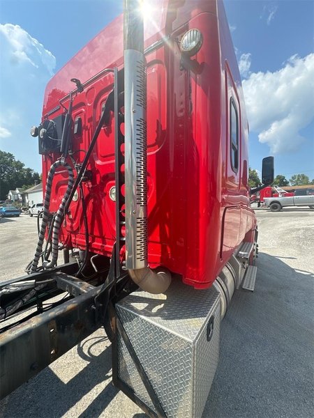 2020 Freightliner Cascadia 126 LC1675