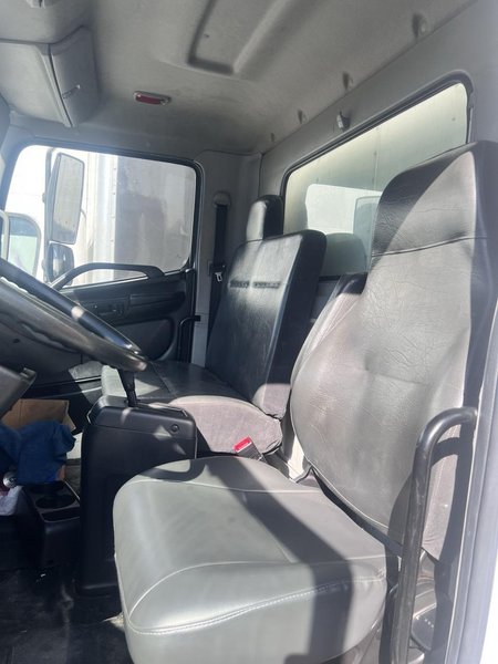 2020 Hino 268 Box Truck – 26′ Dry Van, Cummins B6.7 Diesel, Allison Automatic, Air Brake, Liftgate