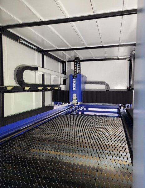 5′ x 10′ 4,000 Watt Eagle LF-1530 Fiber MaxPhotonics Laser Cutting Machine, 2025